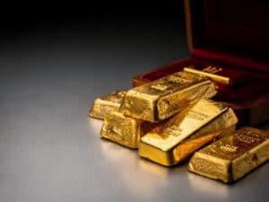 Comprare lingotti d'oro in banca: Guida completa e alternative migliori