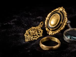 Oro Antico Valore: Guida Completa alla Valutazione e Vendita con Compro Oro D'Oro
