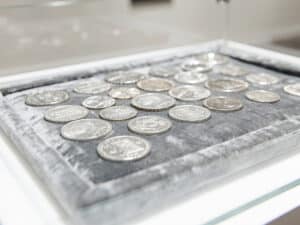 Sterline Argento: Guida Completa all'Investimento e al Collezionismo con Compro Oro D'Oro